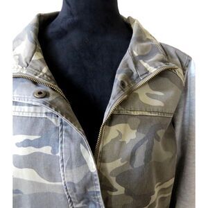 Charlotte Russe Women's Camo Jacket w/Fleece Arms Camo Green Large GUC